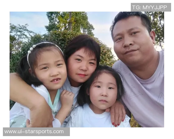 幸福满满的一家人库嫂分享全家福照甜蜜瞬间温馨满溢