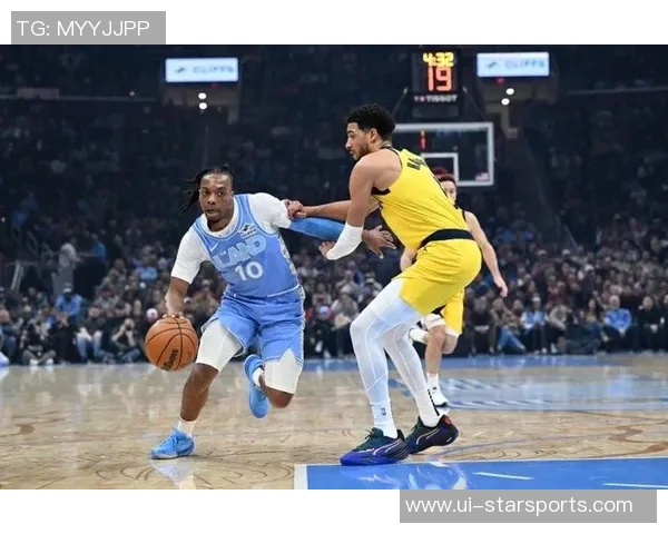 米切尔半场表现平平仅得13分3助攻失误和犯规影响发挥