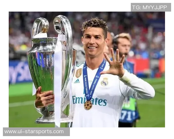 C罗荣获环足奖颁奖典礼上佩戴70万美元限量百达翡丽手表引发热议 C罗荣获环足奖颁奖典礼上佩戴70万美元限量百达翡丽手表引发热议